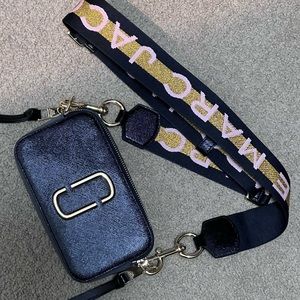 NWOT Marc Jacobs Snapshot- black. Perfect condition!